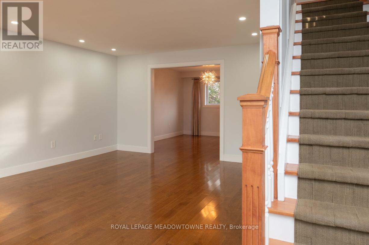 1435 Petrie Way, Mississauga, Ontario  L5J 3Z7 - Photo 5 - W13068820