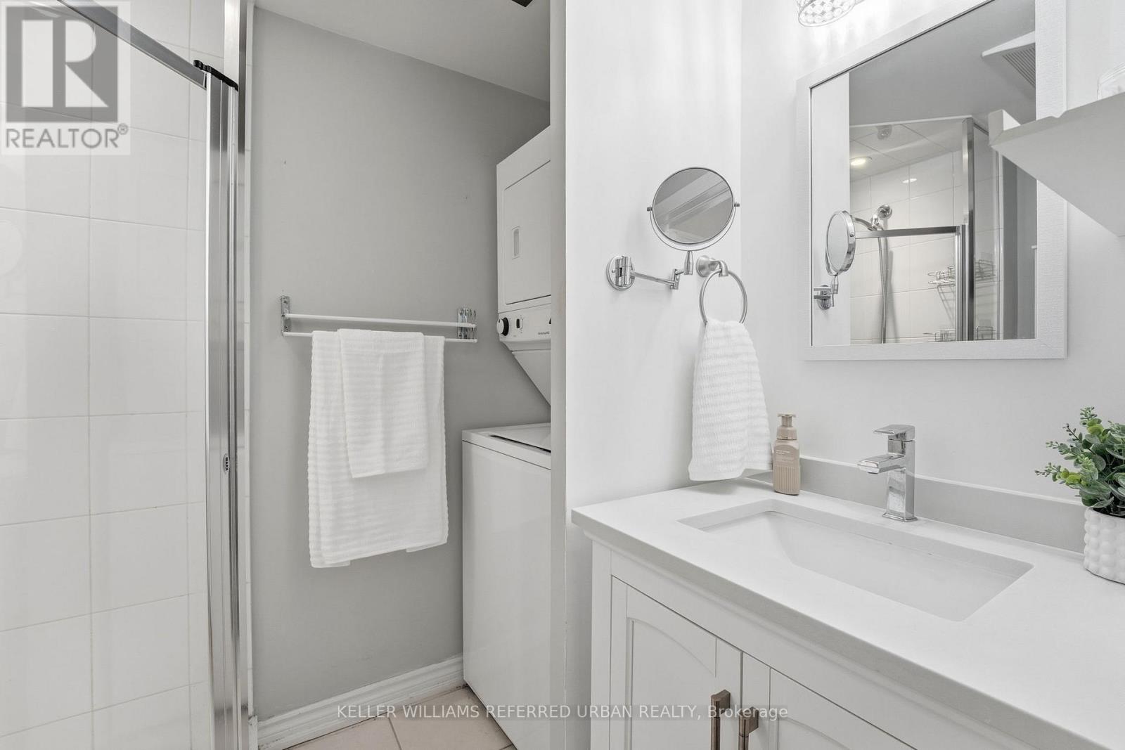 241 - 390 Hopewell Avenue, Toronto, Ontario  M6E 2S2 - Photo 11 - W13068842