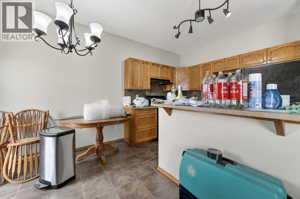744 Luxstone Landing SW, Airdrie, Alberta  T4B 3L1 - Photo 9 - A2294923