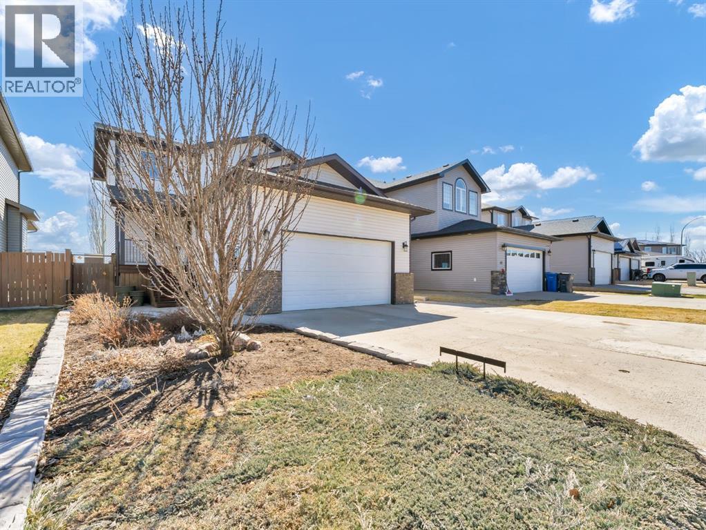 107 Vista Close Se, Medicine Hat, Alberta  T1B 0M3 - Photo 1 - A2302481