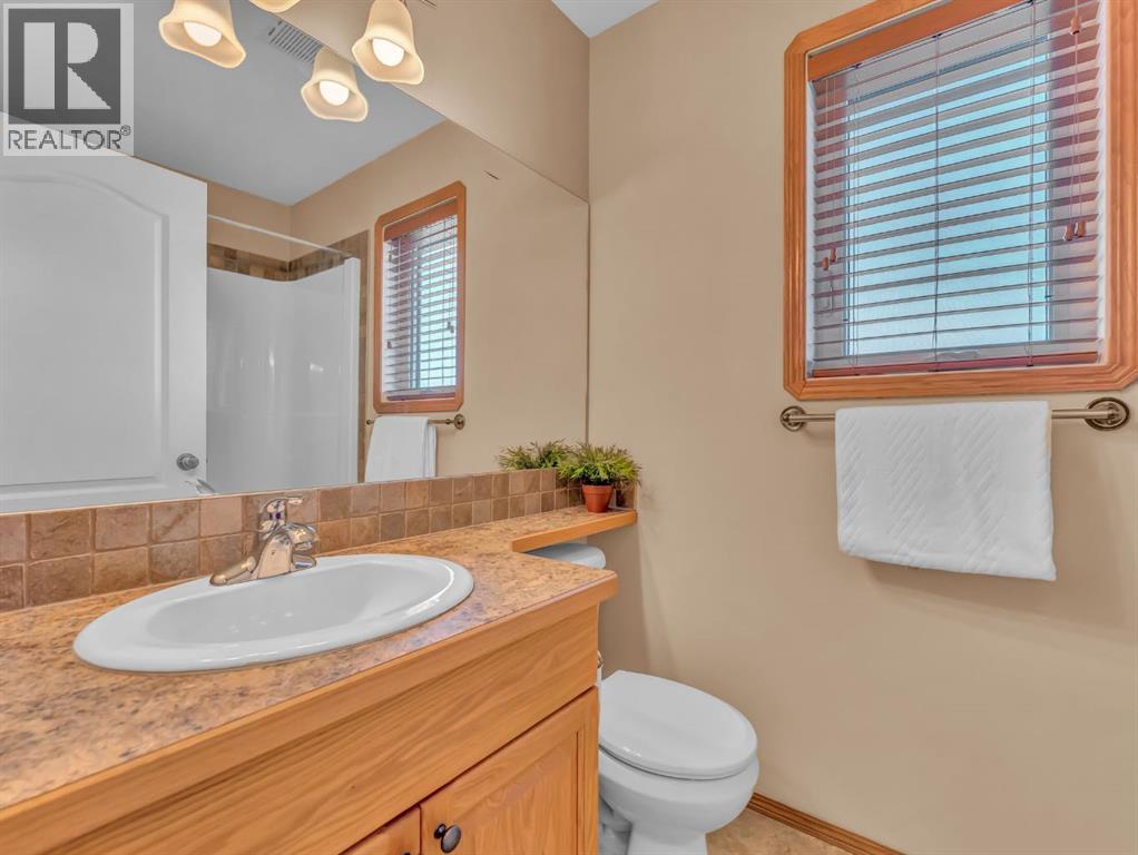 107 Vista Close Se, Medicine Hat, Alberta  T1B 0M3 - Photo 15 - A2302481