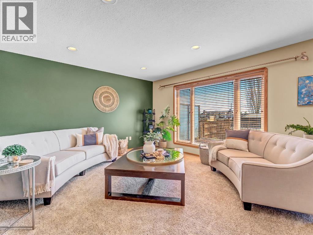 107 Vista Close Se, Medicine Hat, Alberta  T1B 0M3 - Photo 4 - A2302481