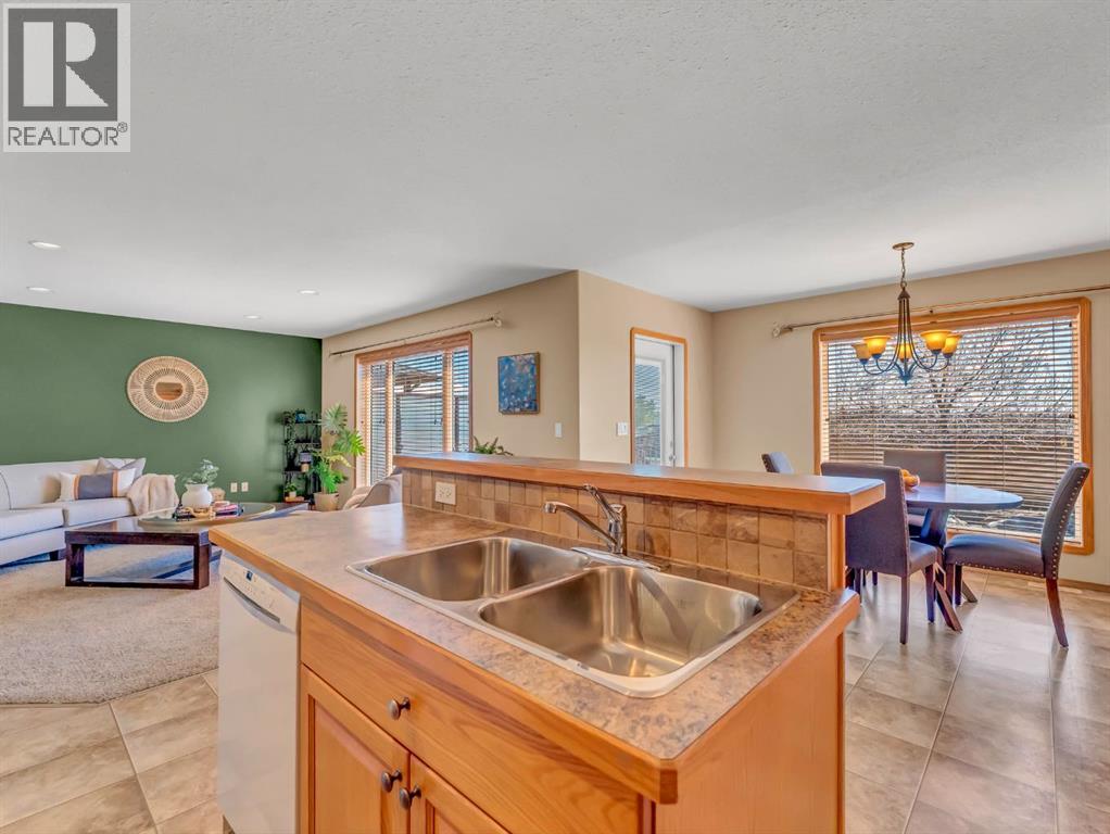 107 Vista Close Se, Medicine Hat, Alberta  T1B 0M3 - Photo 8 - A2302481