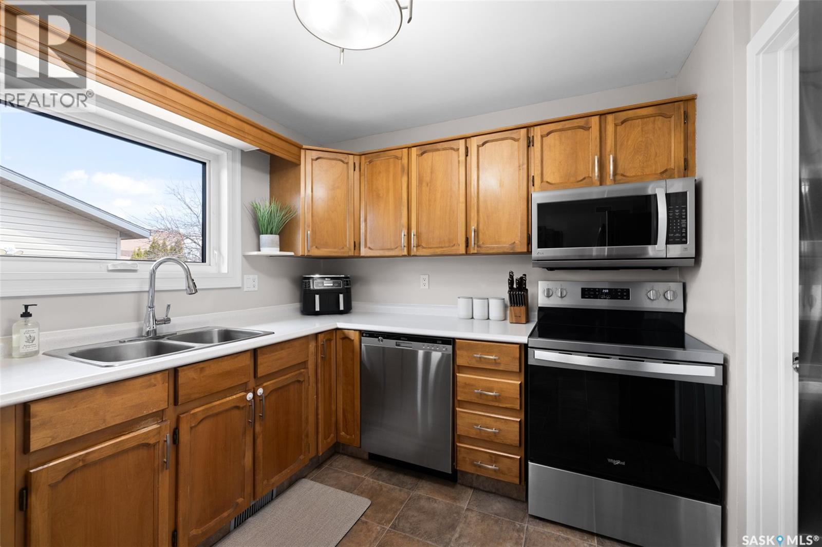 1235 Bourne Street N, Regina, Saskatchewan  S4X 3C1 - Photo 8 - SK034561