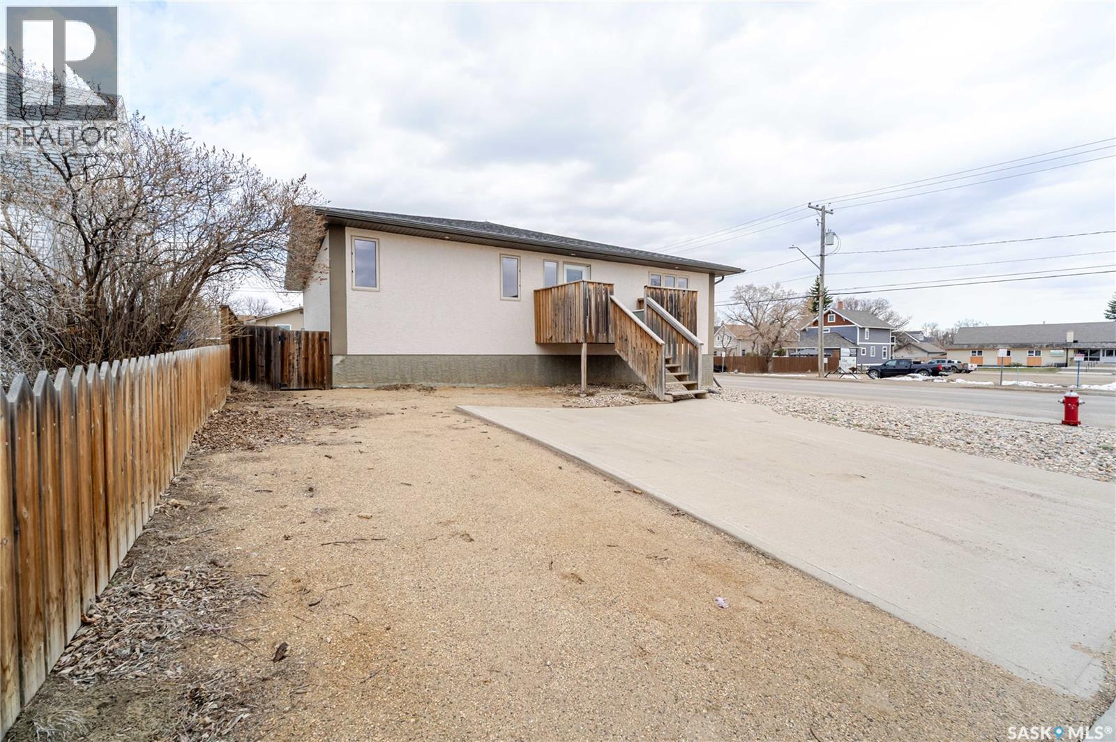 805 4th Avenue Nw, Moose Jaw, Saskatchewan  S6H 3W8 - Photo 4 - SK034483