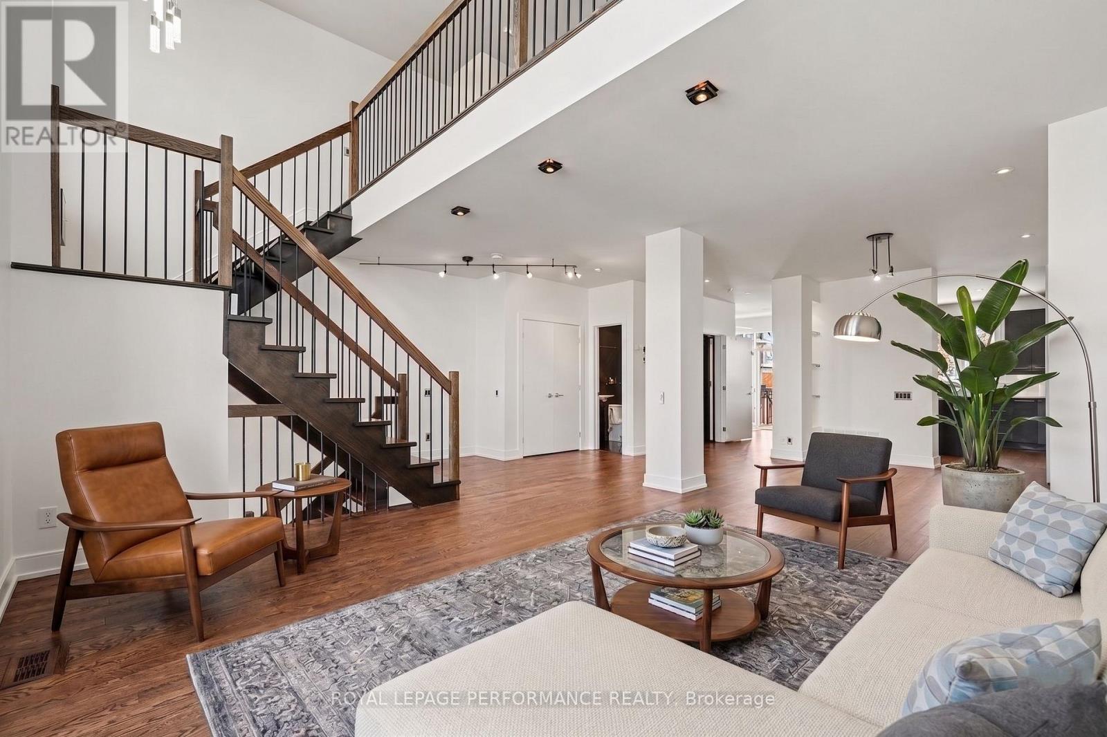 805 Kingsmere Avenue, Ottawa, Ontario  K2A 3J8 - Photo 3 - X12920672
