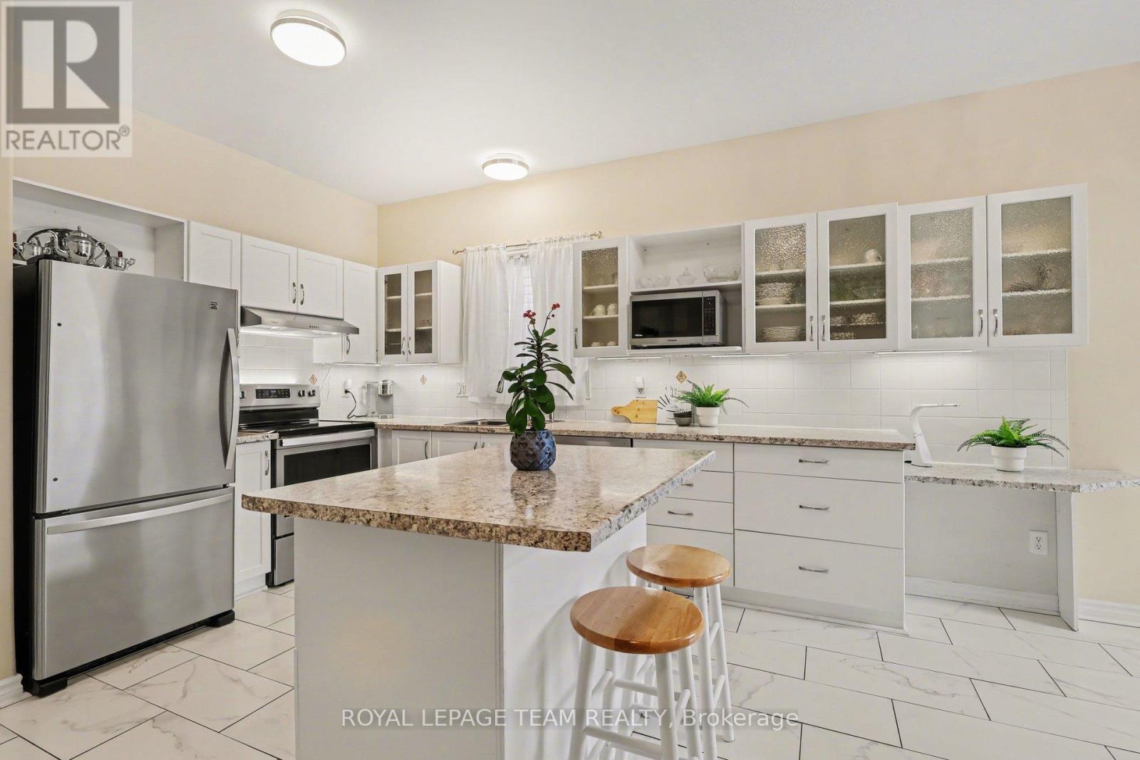 751 Vermillion Drive, Ottawa, Ontario  K1V 1V8 - Photo 12 - X12930136