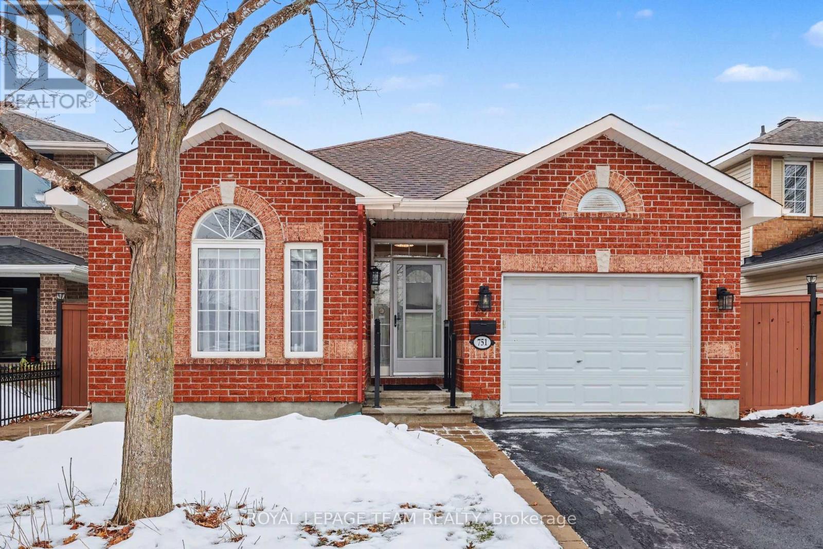 751 Vermillion Drive, Ottawa, Ontario  K1V 1V8 - Photo 2 - X12930136