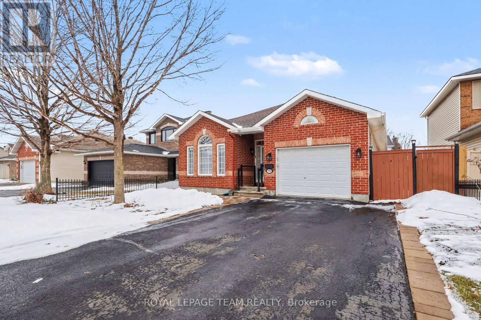 751 Vermillion Drive, Ottawa, Ontario  K1V 1V8 - Photo 3 - X12930136