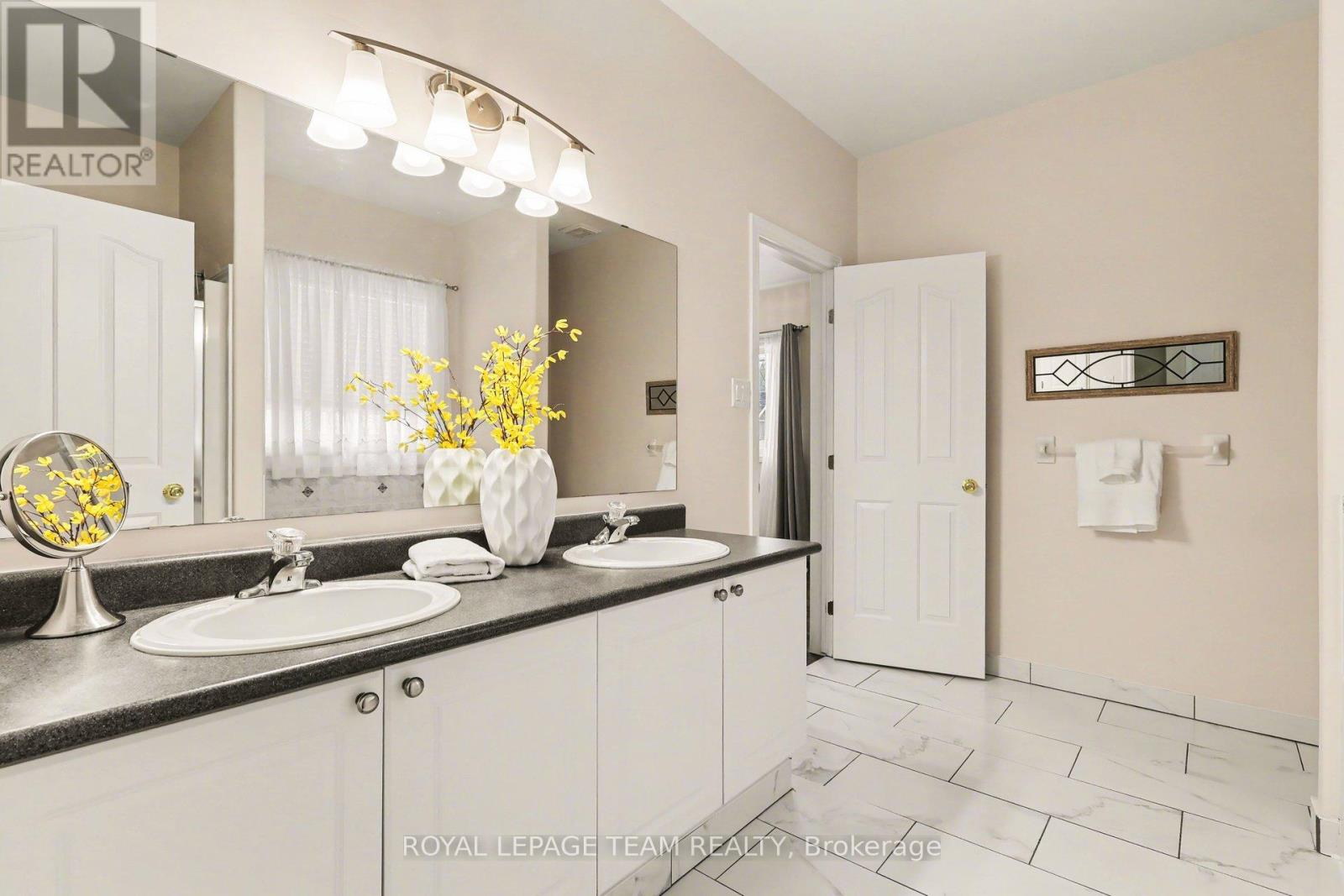 751 Vermillion Drive, Ottawa, Ontario  K1V 1V8 - Photo 22 - X12930136