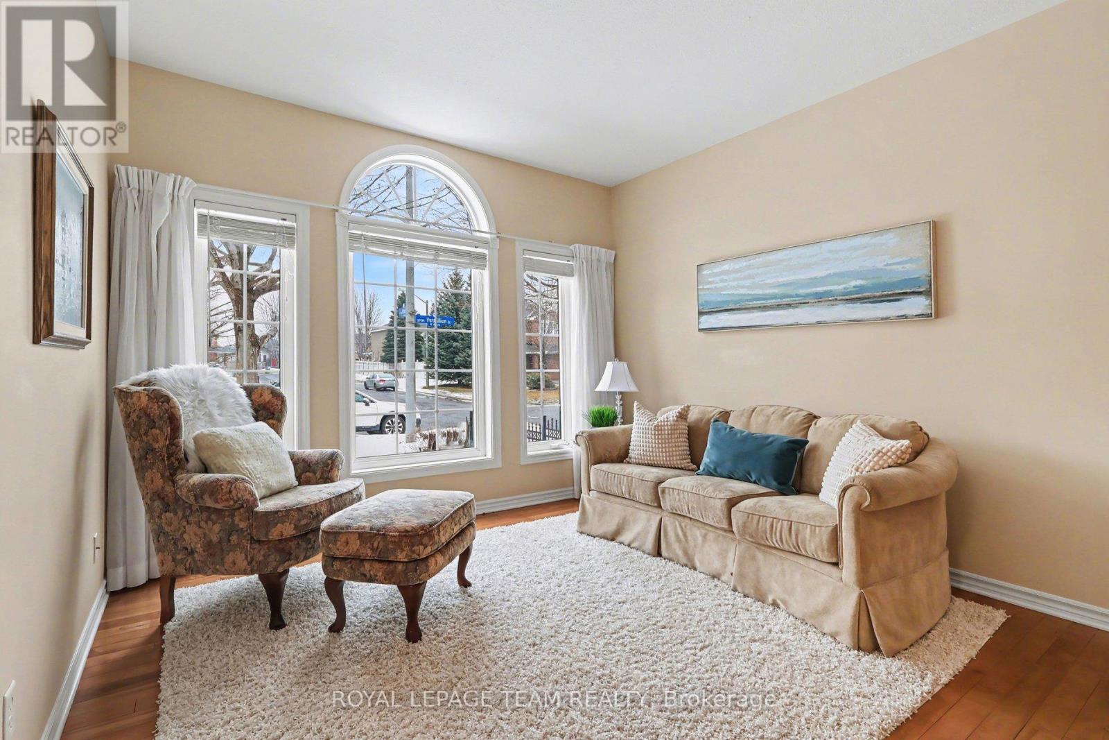751 Vermillion Drive, Ottawa, Ontario  K1V 1V8 - Photo 5 - X12930136