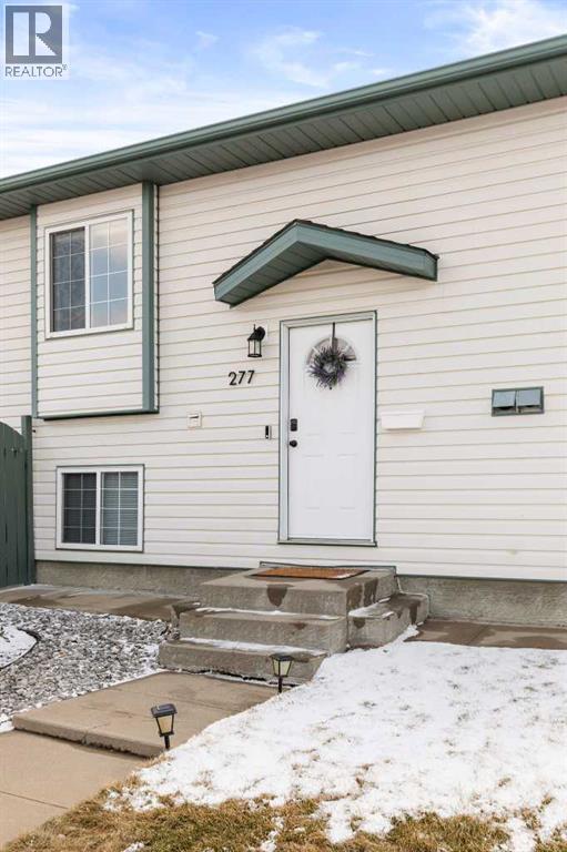 277 Stratton Way Se, Medicine Hat, Alberta  T1B 4J2 - Photo 2 - A2306129