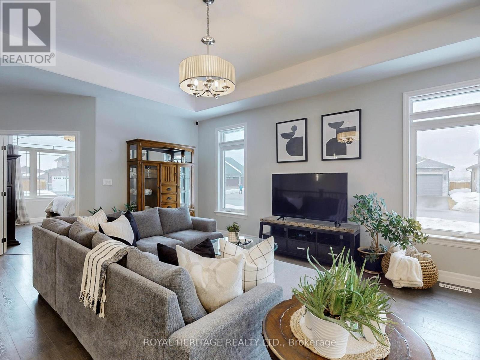 22 Bel Air Crescent, Quinte West, Ontario  K8V 0H4 - Photo 5 - X12847432