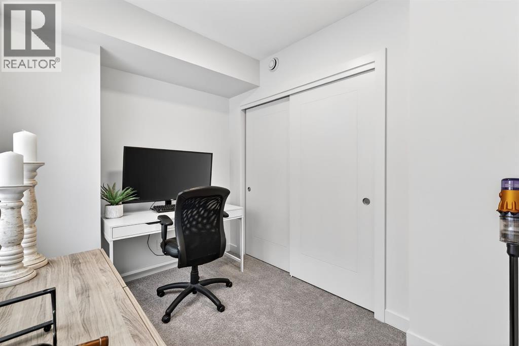 10 Currie Walk SW, Calgary, Alberta  T3E 8H6 - Photo 6 - A2297097
