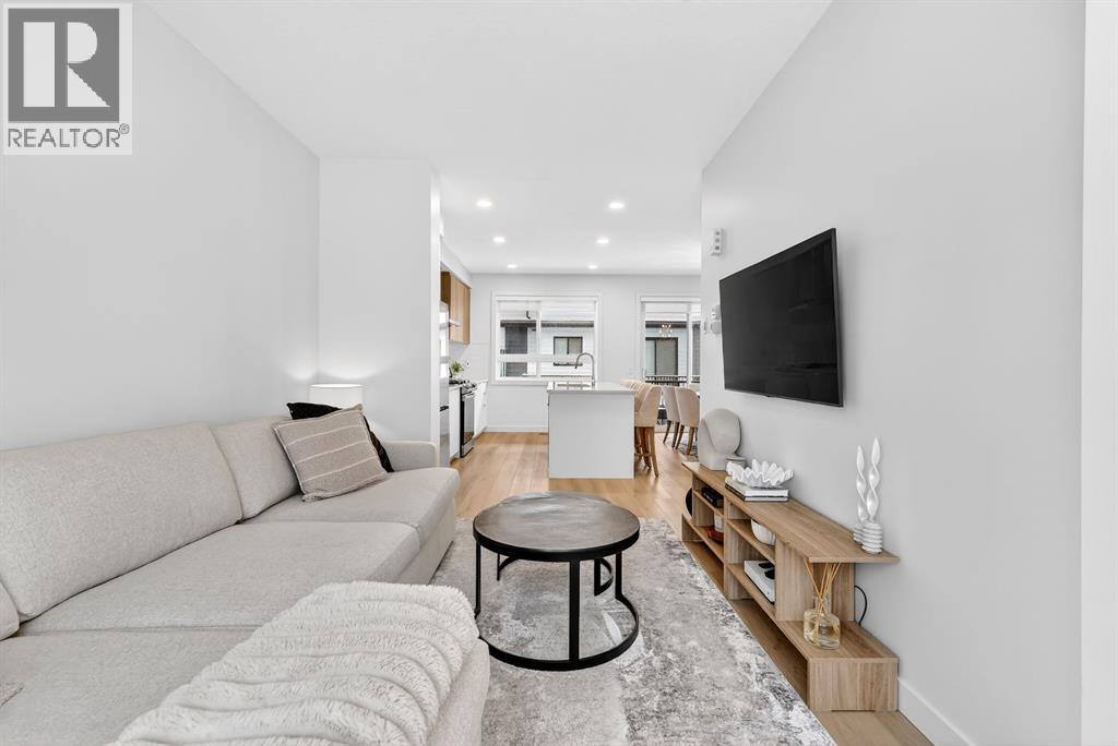 10 Currie Walk SW, Calgary, Alberta  T3E 8H6 - Photo 11 - A2297097