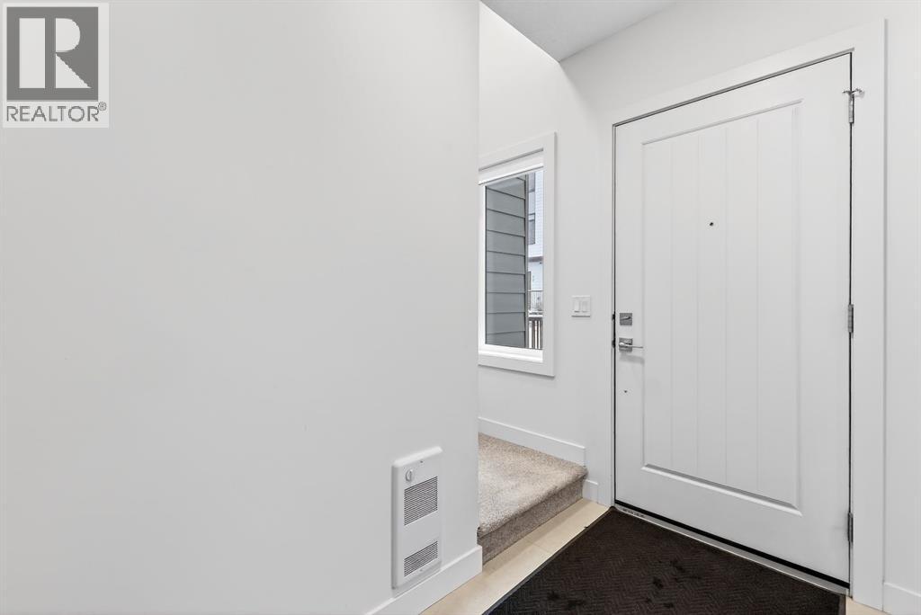 10 Currie Walk SW, Calgary, Alberta  T3E 8H6 - Photo 5 - A2297097