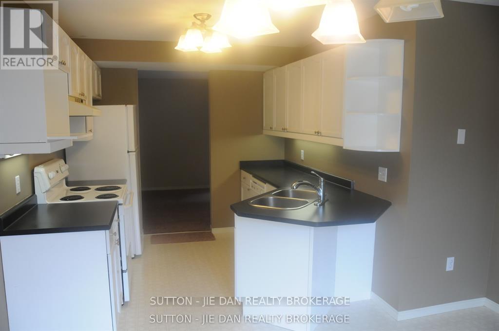 63 - 70 Chapman Court, London North, Ontario  N6G 4Z9 - Photo 2 - X13069038