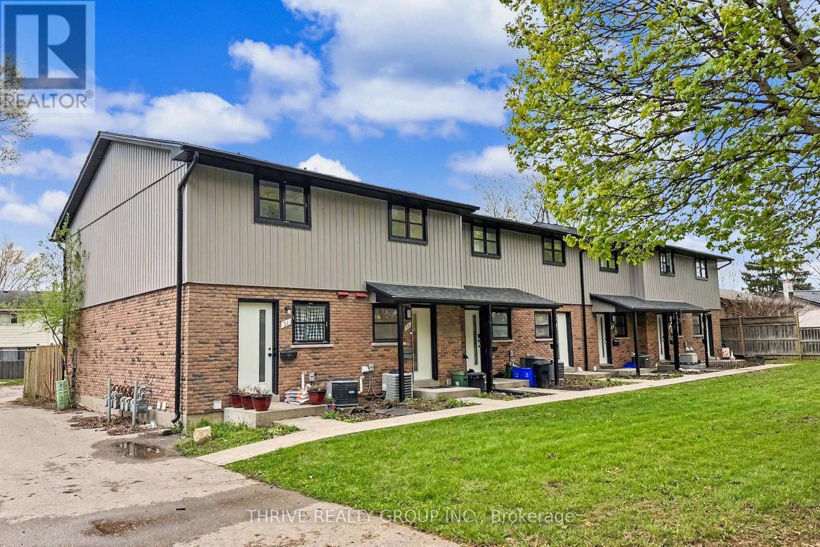 $2,300 Monthly49 Toulon Crescent, London East, Ontario