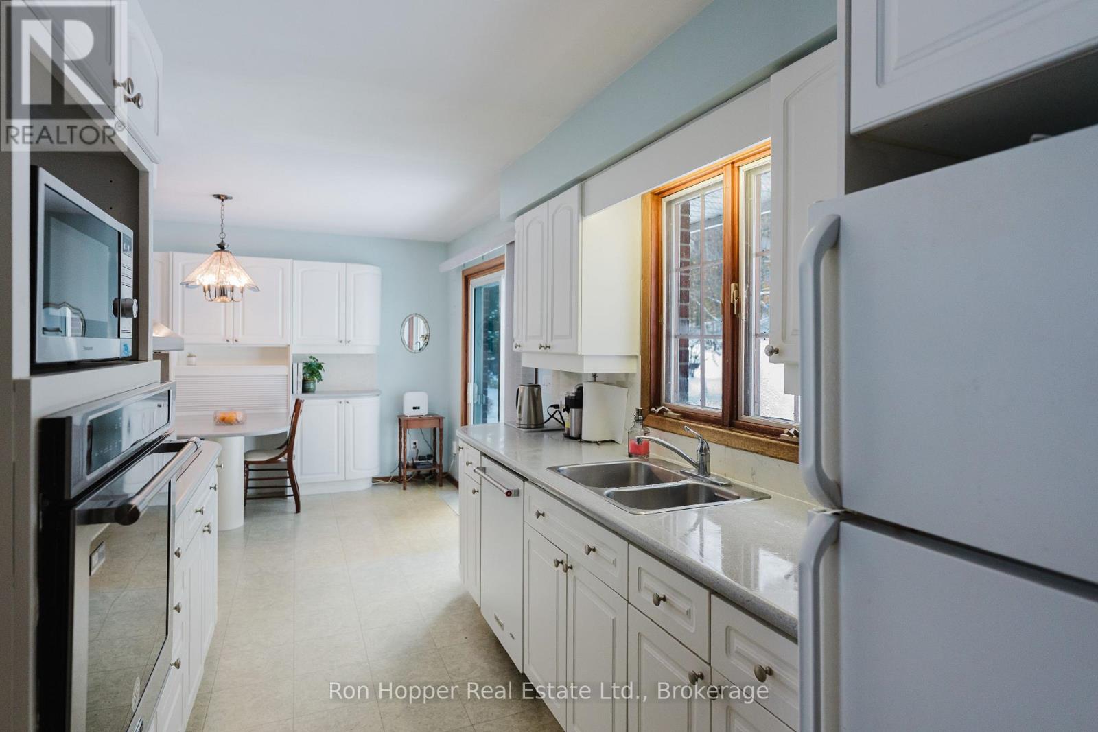 340 2nd Avenue W, Owen Sound, Ontario  N4K 4L7 - Photo 5 - X12537432