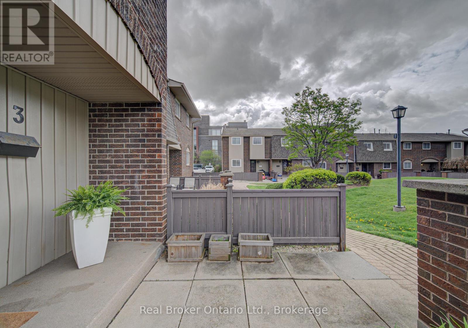 3 - 1302 Guelph Line, Burlington, Ontario  L7P 2S9 - Photo 4 - W13068976