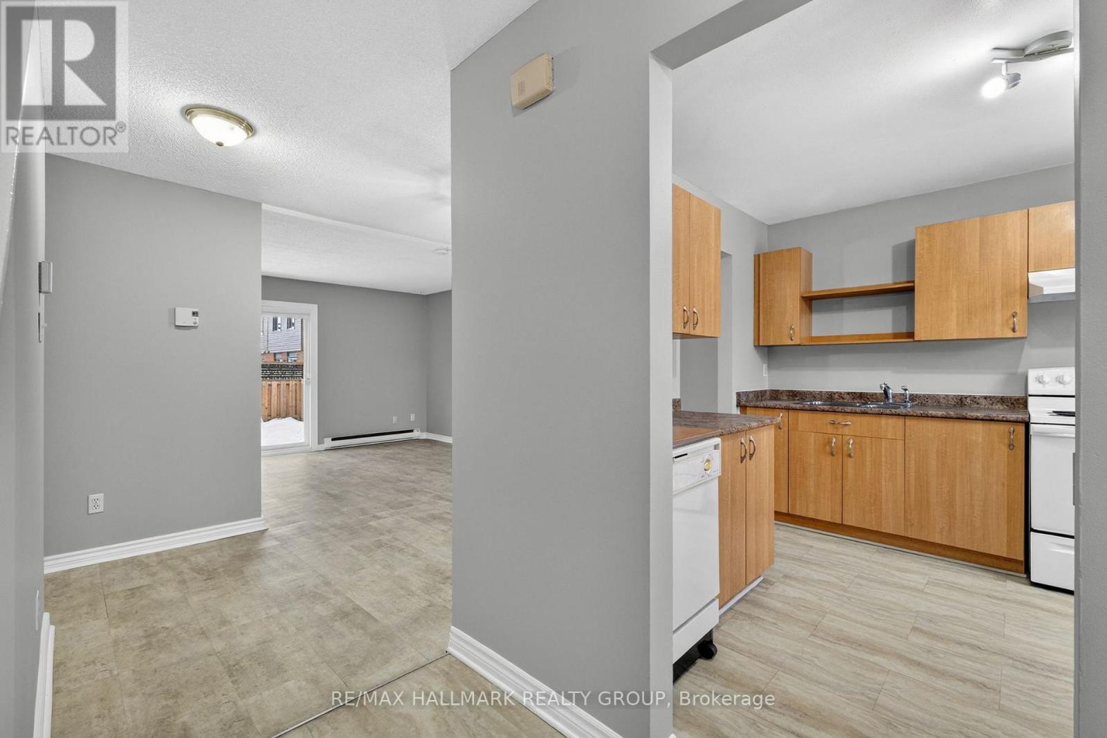 3219 Stockton Drive, Ottawa, Ontario  K1T 1S3 - Photo 4 - X13069050