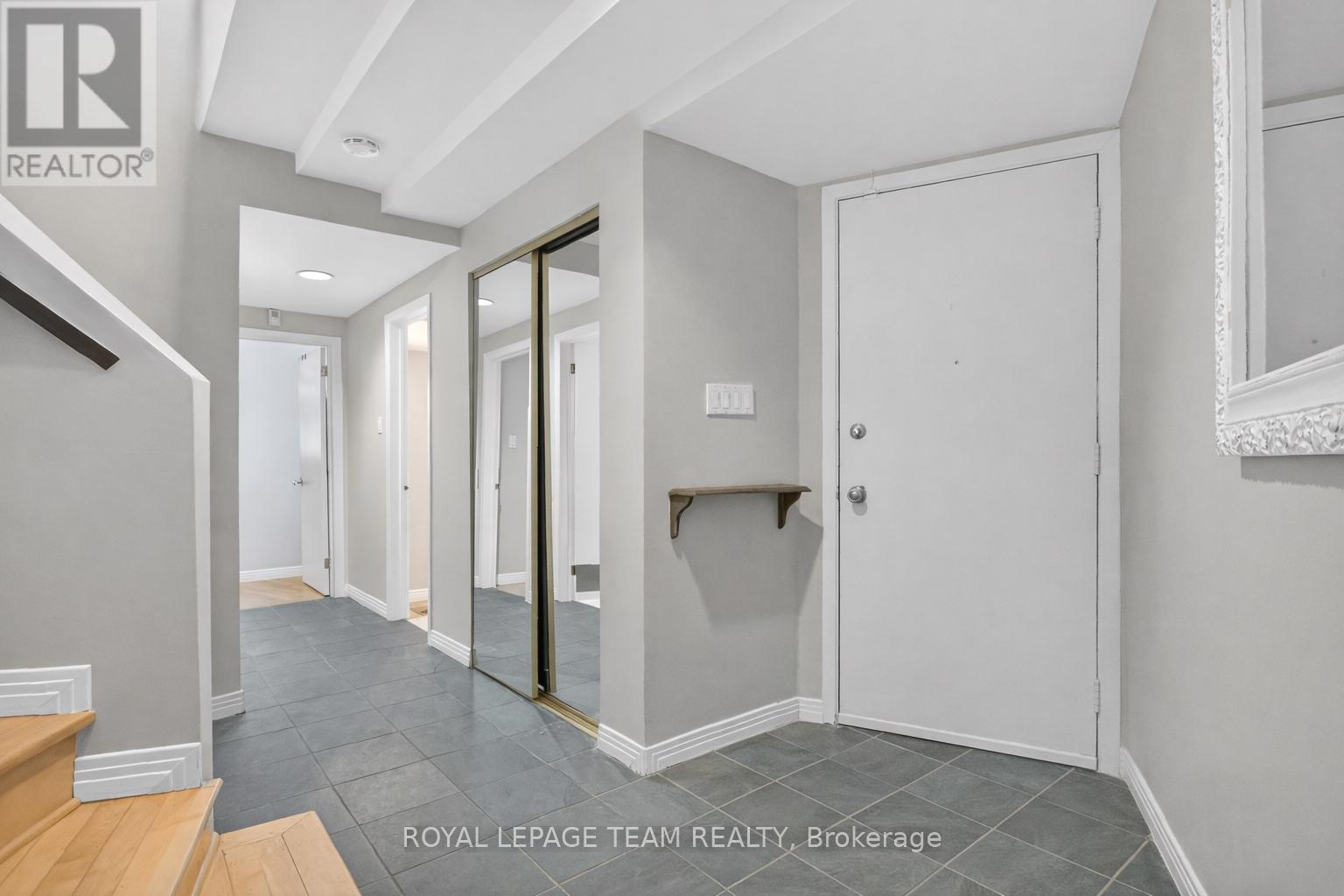 10 Lewis Street, Ottawa, Ontario  K2P 0S3 - Photo 2 - X13069308