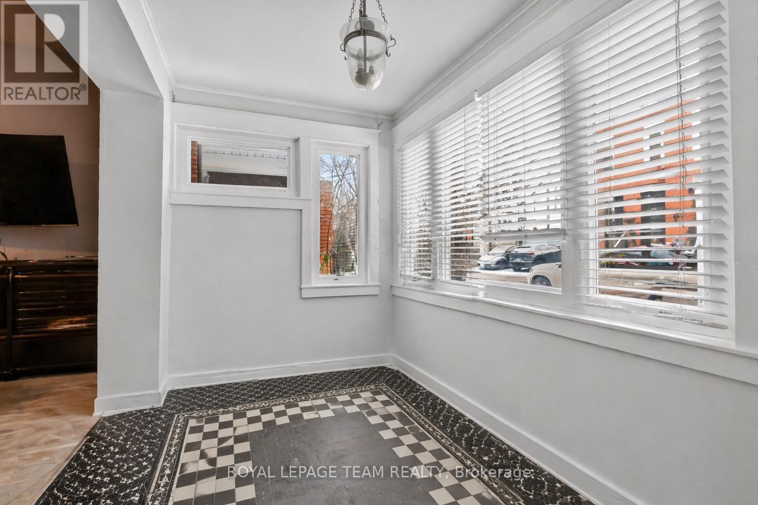 12 Lewis Street, Ottawa, Ontario  K2P 0S3 - Photo 3 - X13069314