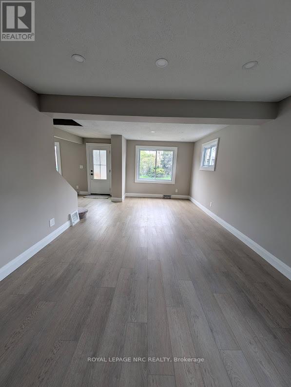 6486 Culp Street, Niagara Falls, Ontario  L2G 2C1 - Photo 2 - X13069278