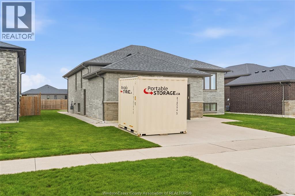 98 Peter Avenue, Leamington, Ontario  N8H 0E7 - Photo 3 - 26009795
