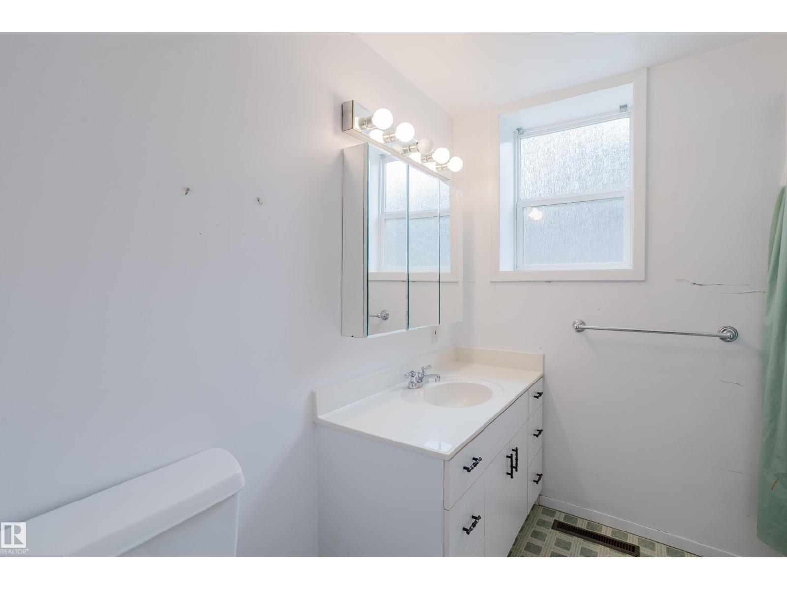 7907 Saskatchewan Dr Nw, Edmonton, Alberta  T6G 2L3 - Photo 43 - E4484436