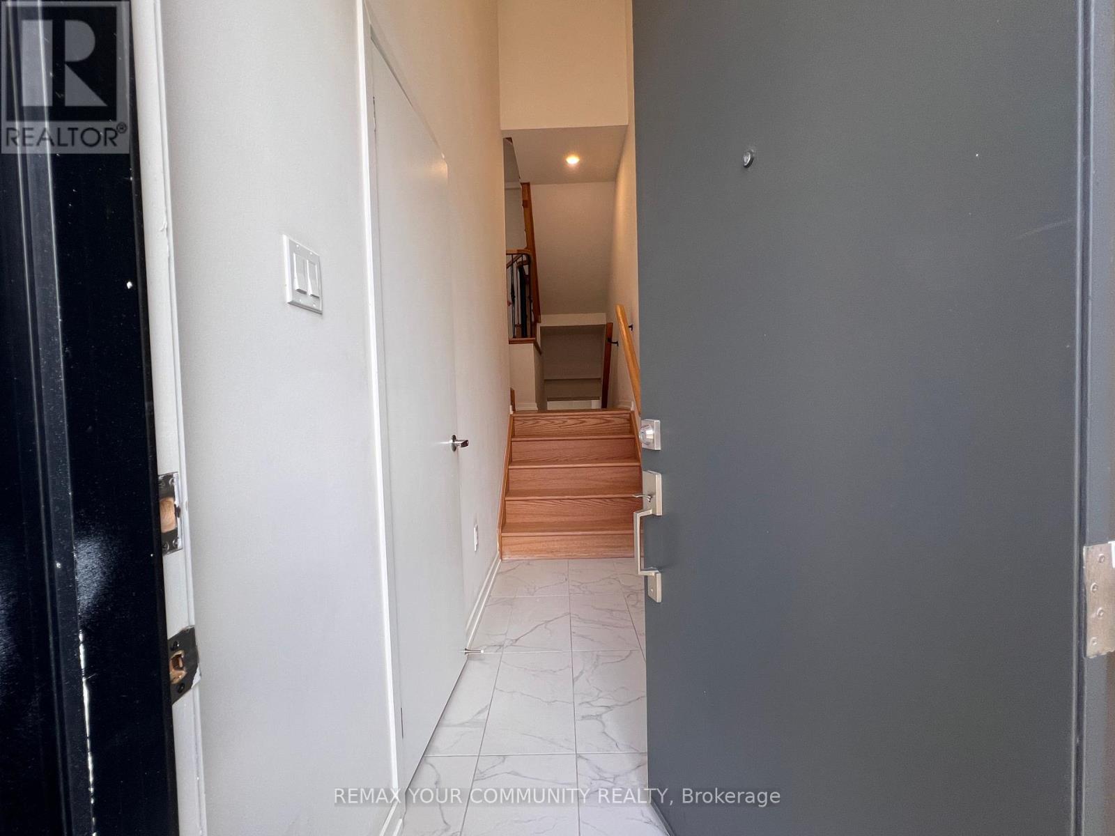 137 Rattenbury Road, Vaughan, Ontario  L6A 5C6 - Photo 3 - N12960238