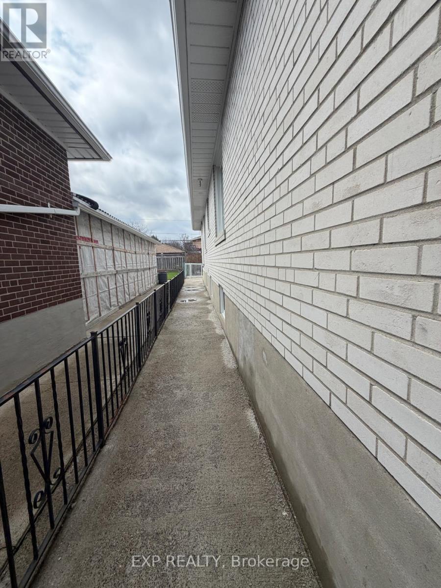 Lower - 78 Brampton Road, Toronto, Ontario  M9R 3J9 - Photo 4 - W12950144