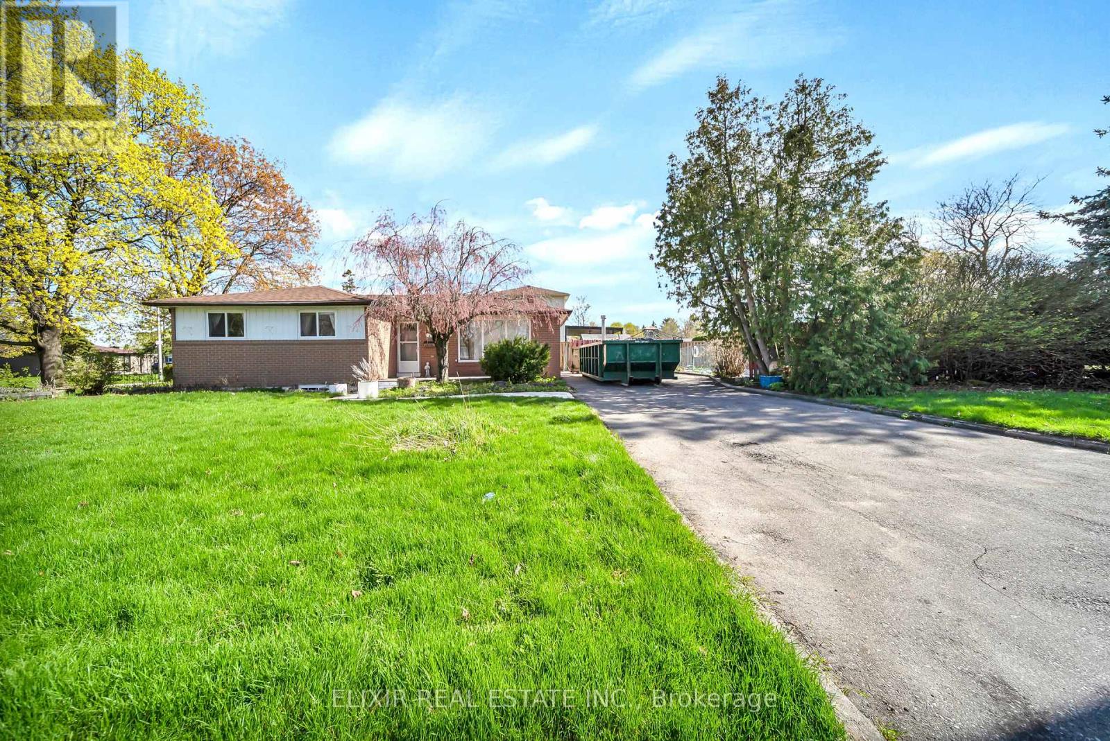 7 Drayton Crescent, Brampton, Ontario  L6T 3G6 - Photo 2 - W13065770