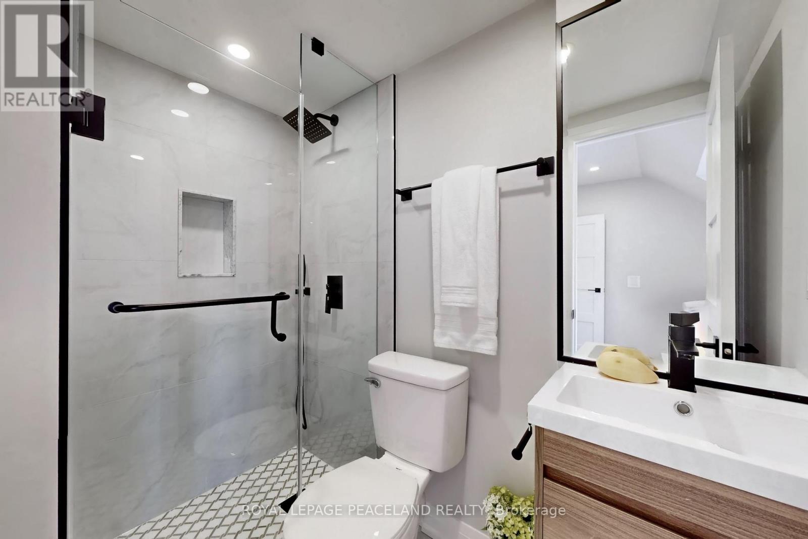 101 Marchmount Road, Toronto, Ontario  M6G 2B2 - Photo 29 - C13069280