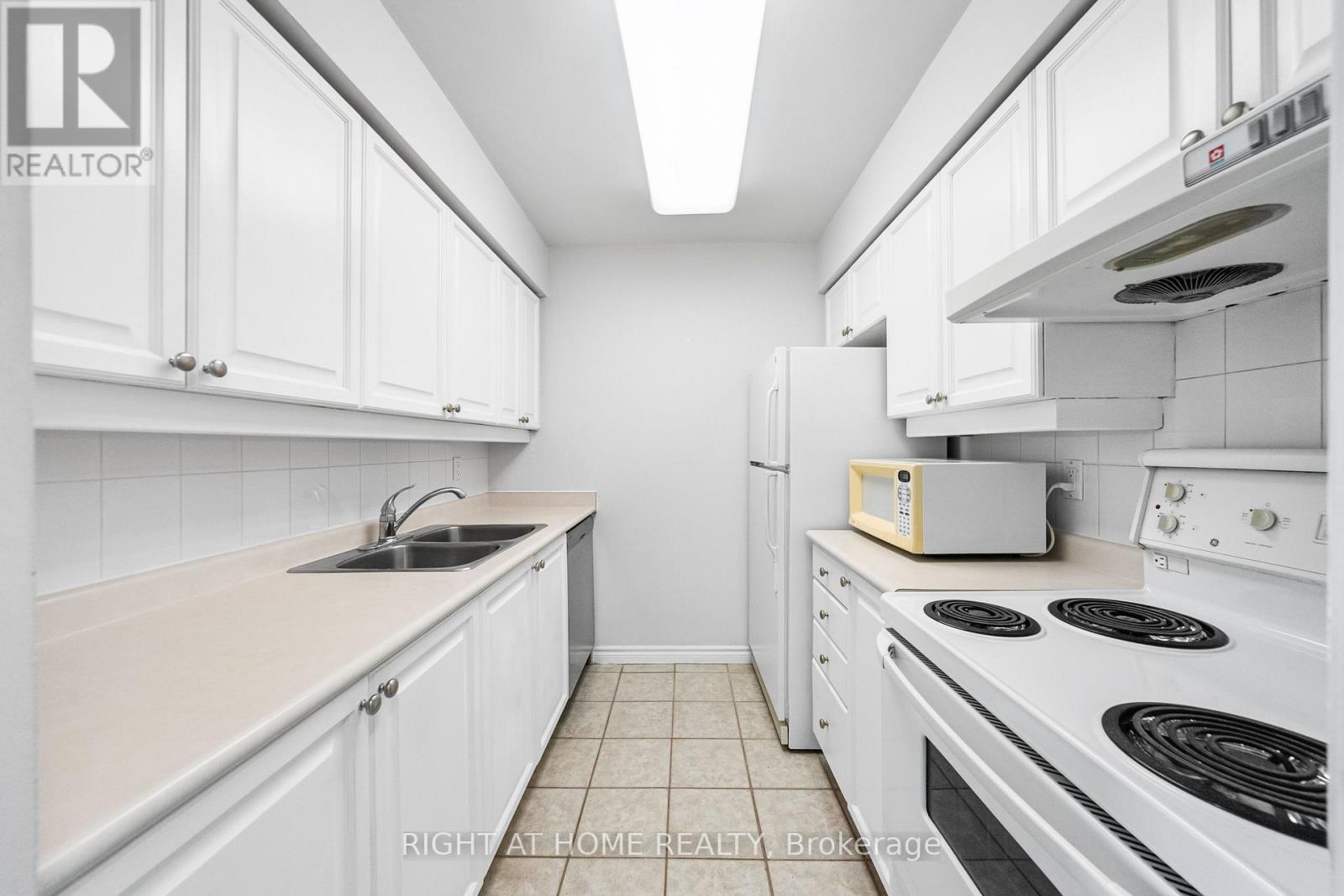 1707 - 18 Sommerset Way, Toronto, Ontario  M2N 6X5 - Photo 8 - C13069332