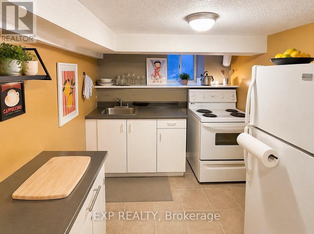 Bsmt - 33 Page Street, Toronto, Ontario  M6G 1J3 - Photo 5 - C13069350