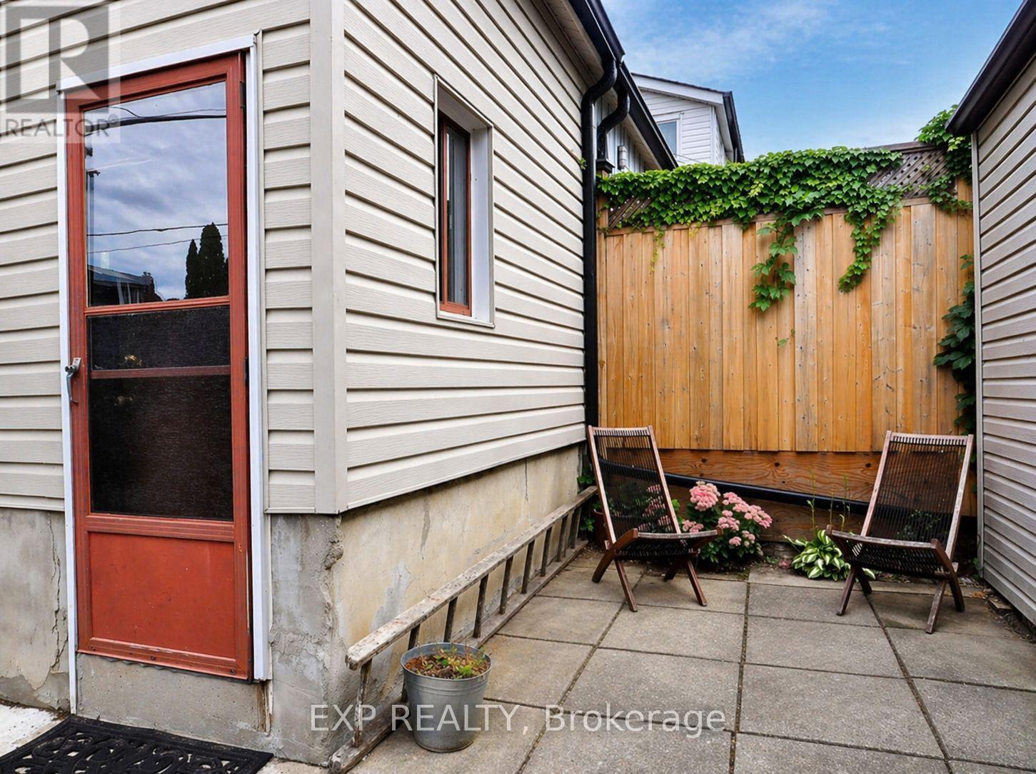 Bsmt - 33 Page Street, Toronto, Ontario  M6G 1J3 - Photo 8 - C13069350