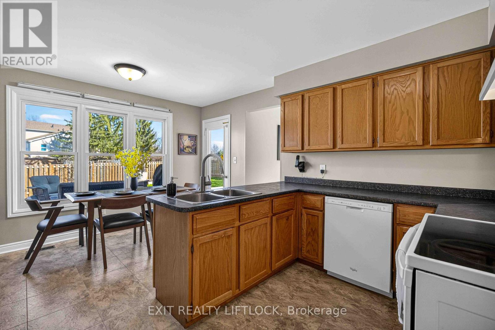 604 Wilfred Drive, Peterborough, Ontario  K9K 2E6 - Photo 2 - X13047762