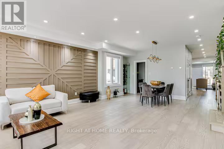 <div class="slider-price">$1,540,000</div><p>363b Pharmacy Ave Avenue, Toronto, Ontario</p>