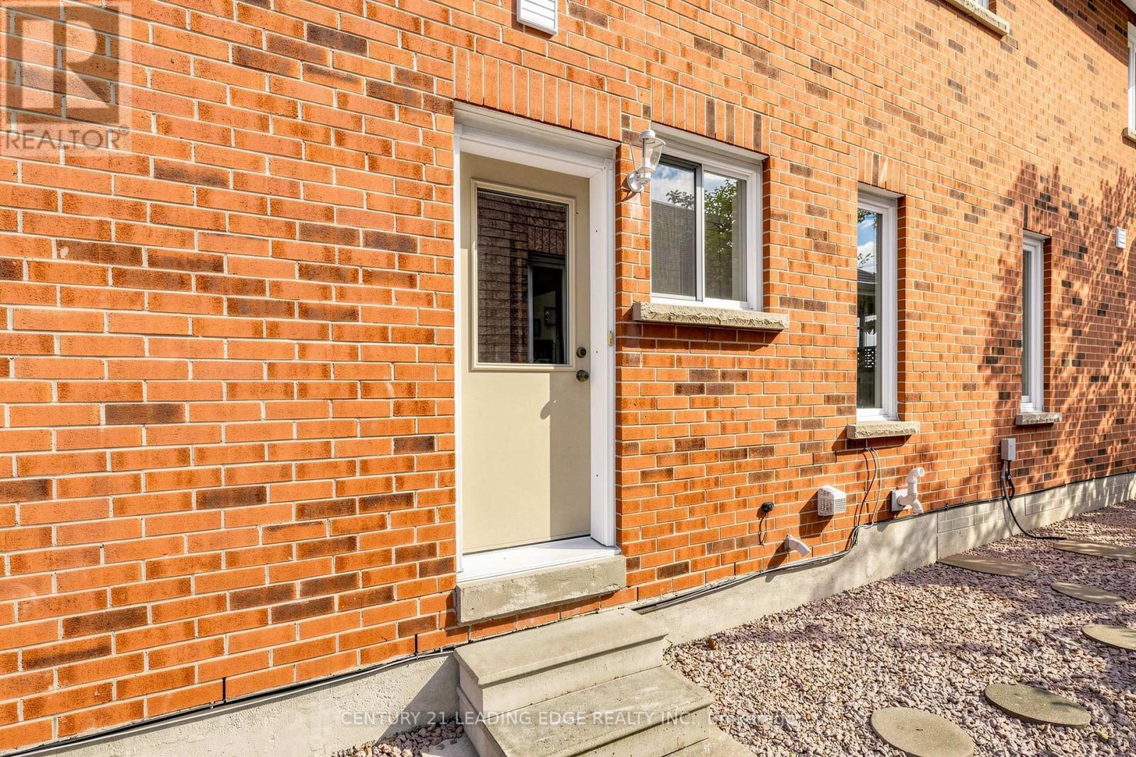 29 Darley Street, Ajax, Ontario  L1T 3X9 - Photo 5 - E13069270