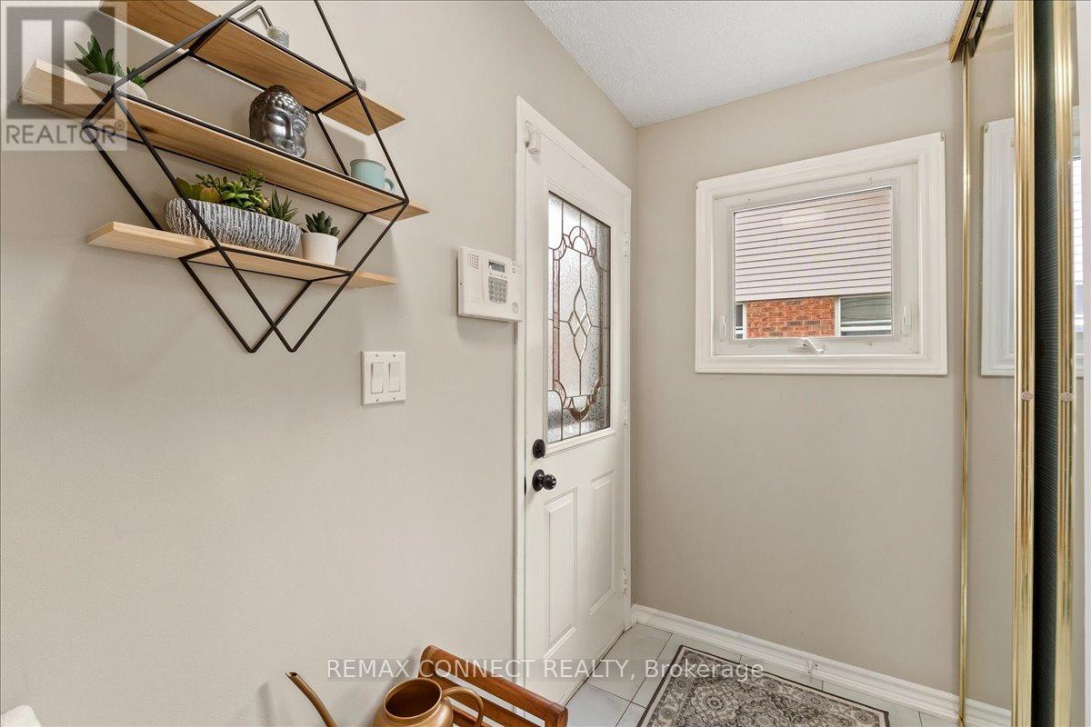 112 Londonderry Street, Oshawa, Ontario  L1J 6Z3 - Photo 2 - E13069284