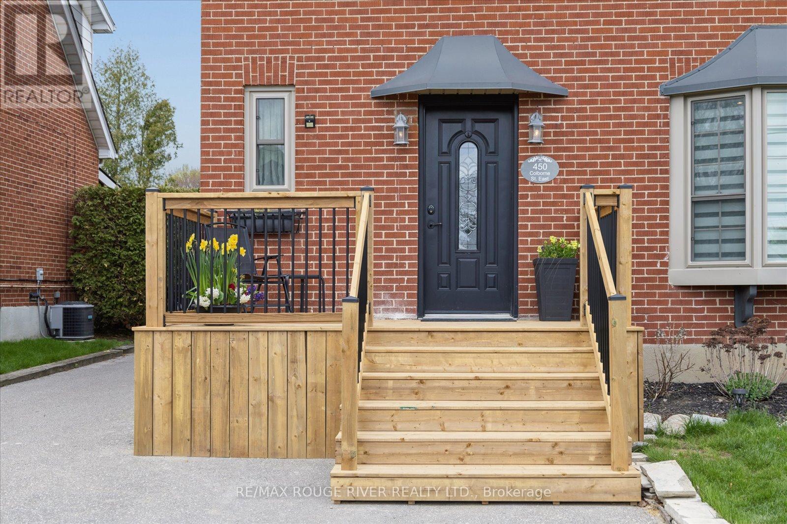 450 Colborne Street E, Oshawa, Ontario  L1G 1N2 - Photo 2 - E13069346