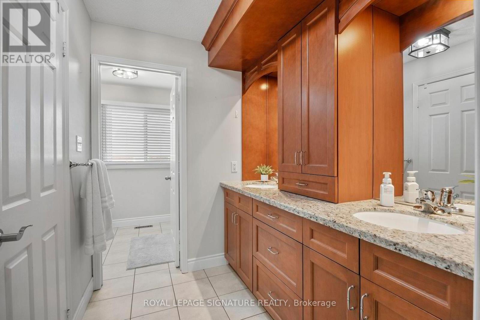 661 Weyburn Square, Pickering, Ontario  L1V 3V3 - Photo 21 - E13069388