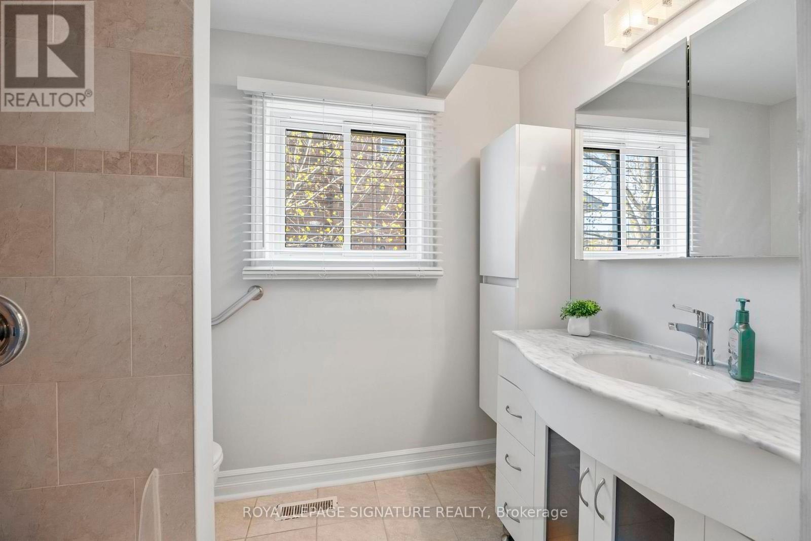 661 Weyburn Square, Pickering, Ontario  L1V 3V3 - Photo 25 - E13069388