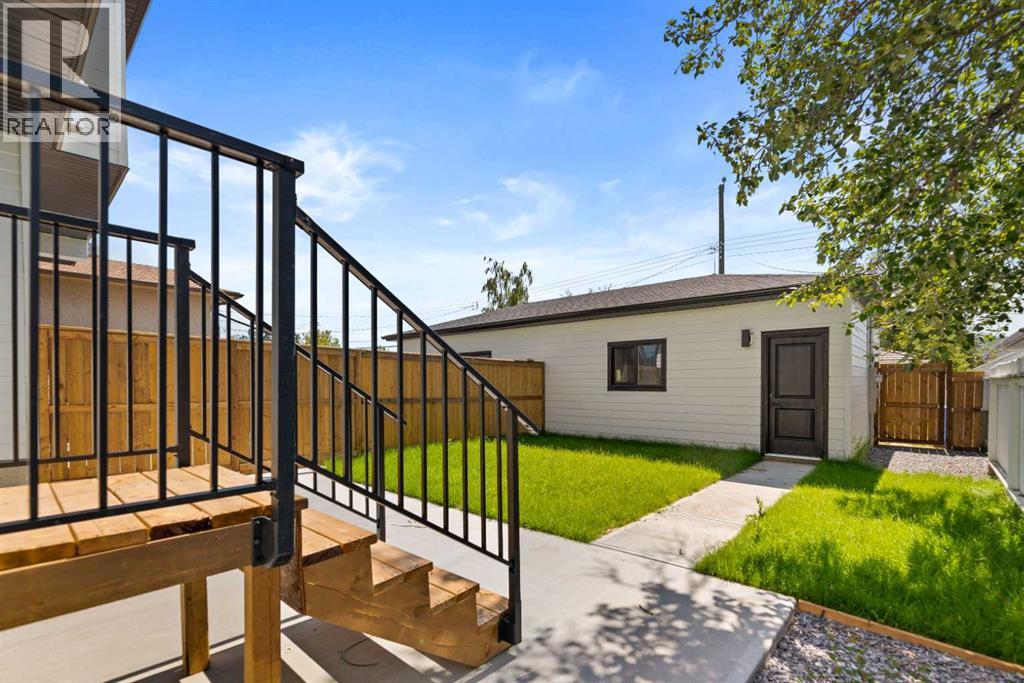 7929 47 Avenue NW, Calgary, Alberta  T3B 1Z3 - Photo 5 - A2244040