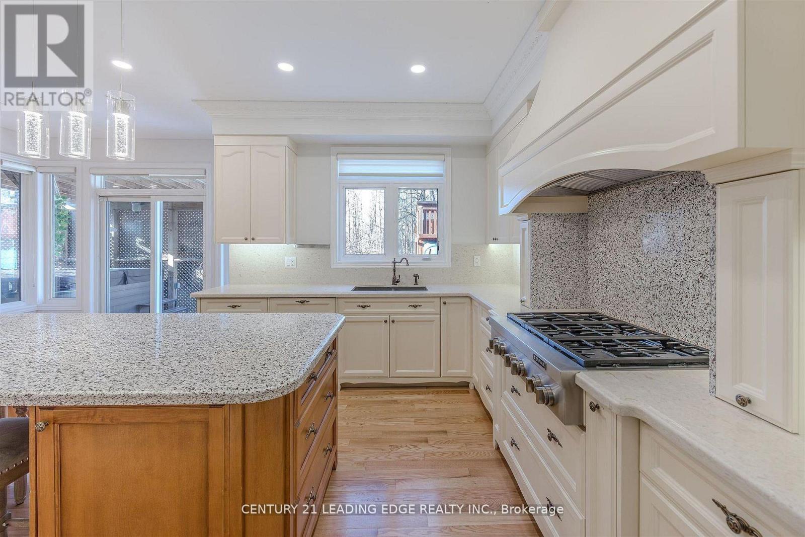 193 Tigertail Crescent, Bradford West Gwillimbury, Ontario  L3Z 2A5 - Photo 10 - N13069046
