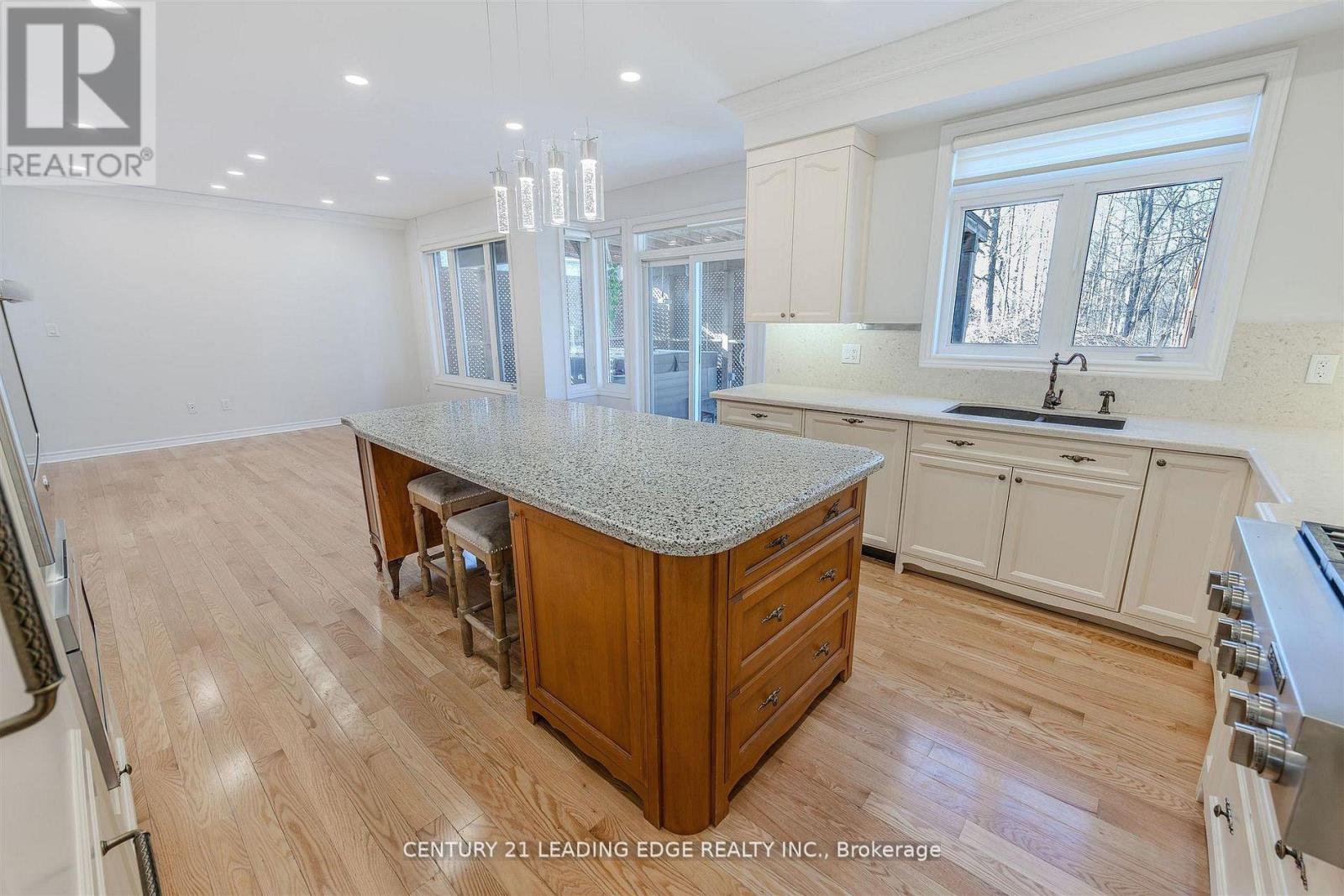 193 Tigertail Crescent, Bradford West Gwillimbury, Ontario  L3Z 2A5 - Photo 11 - N13069046