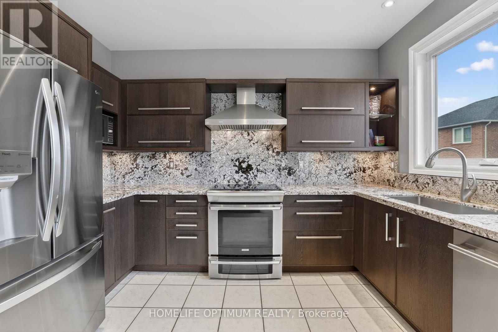 45 Ken Bishop Way, Newmarket, Ontario  L3X 3J6 - Photo 11 - N13069116