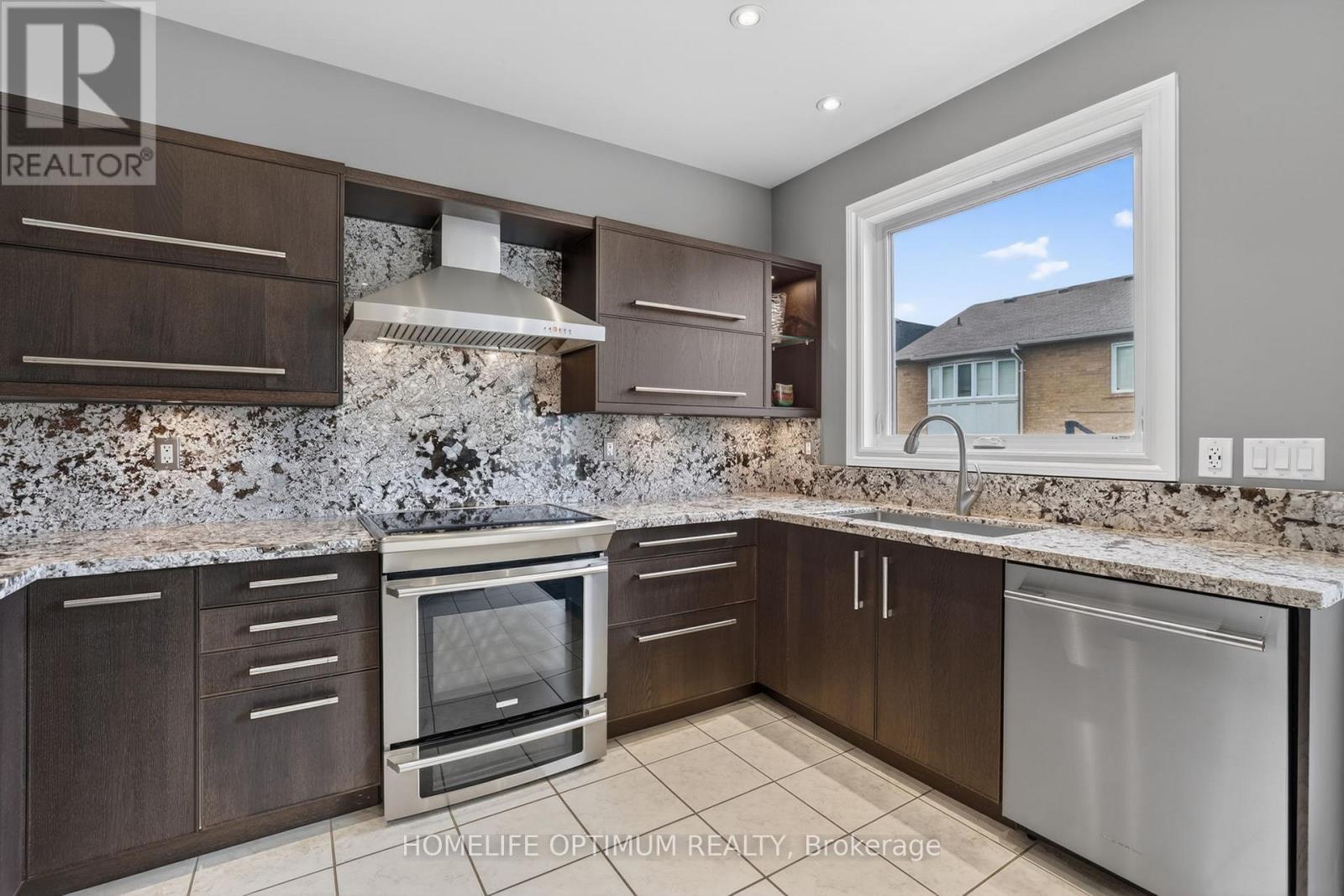 45 Ken Bishop Way, Newmarket, Ontario  L3X 3J6 - Photo 12 - N13069116