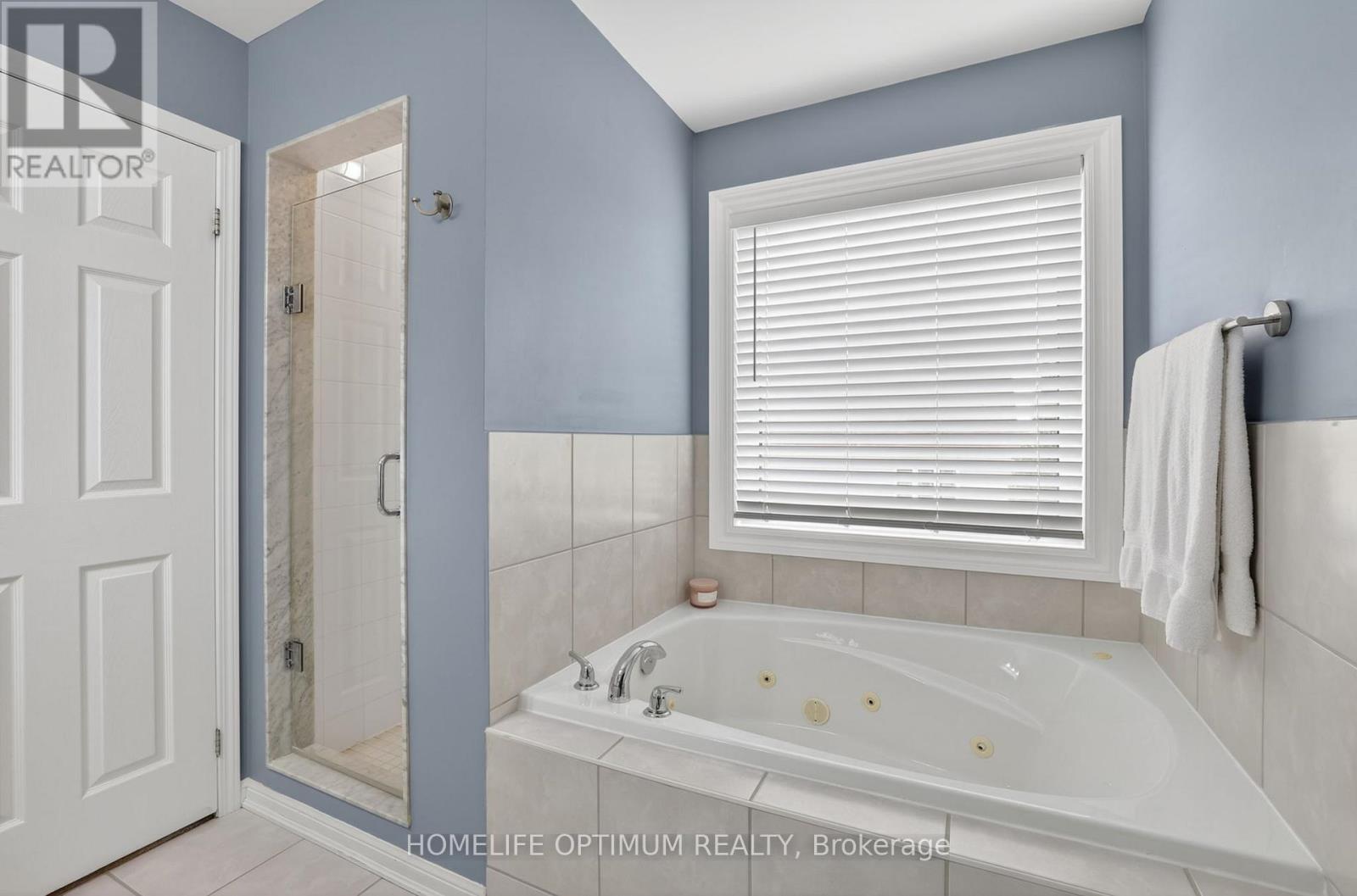 45 Ken Bishop Way, Newmarket, Ontario  L3X 3J6 - Photo 18 - N13069116